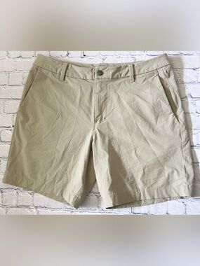 LULULEMON men’s size 33 ABC shorts